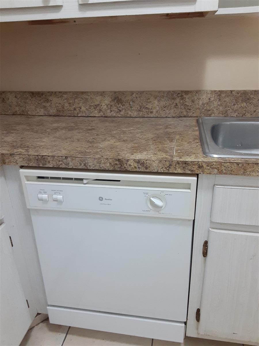 Image 10 of 32 For 1830 Maravilla Avenue 607