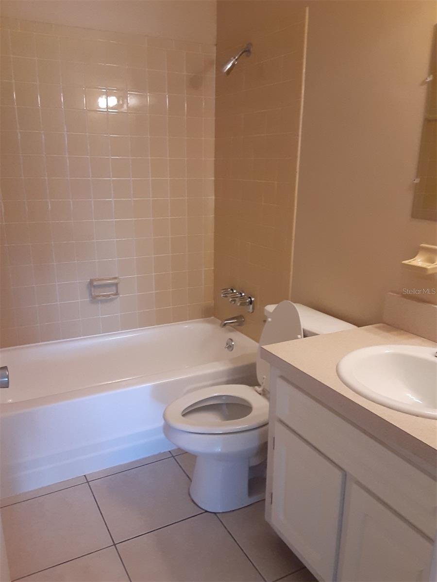 Image 14 of 32 For 1830 Maravilla Avenue 607