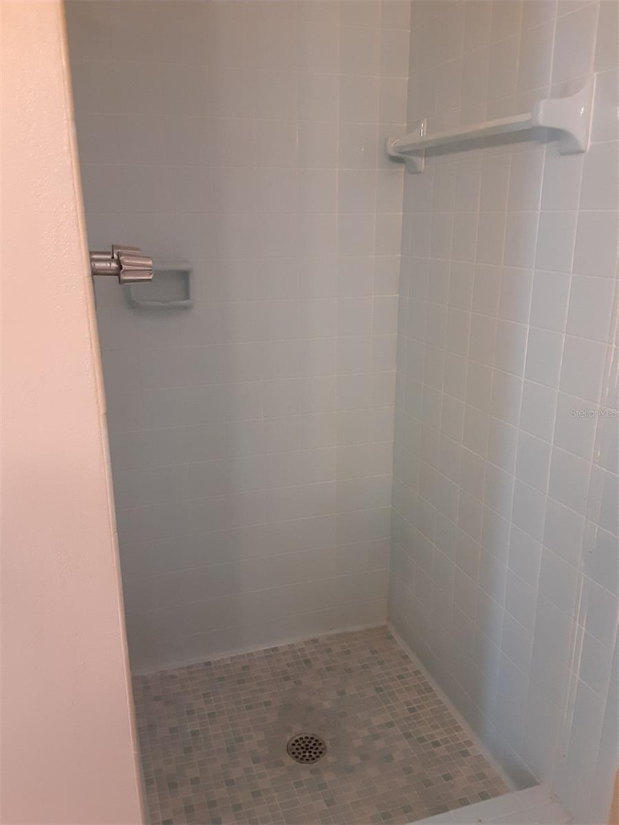 Image 15 of 32 For 1830 Maravilla Avenue 607