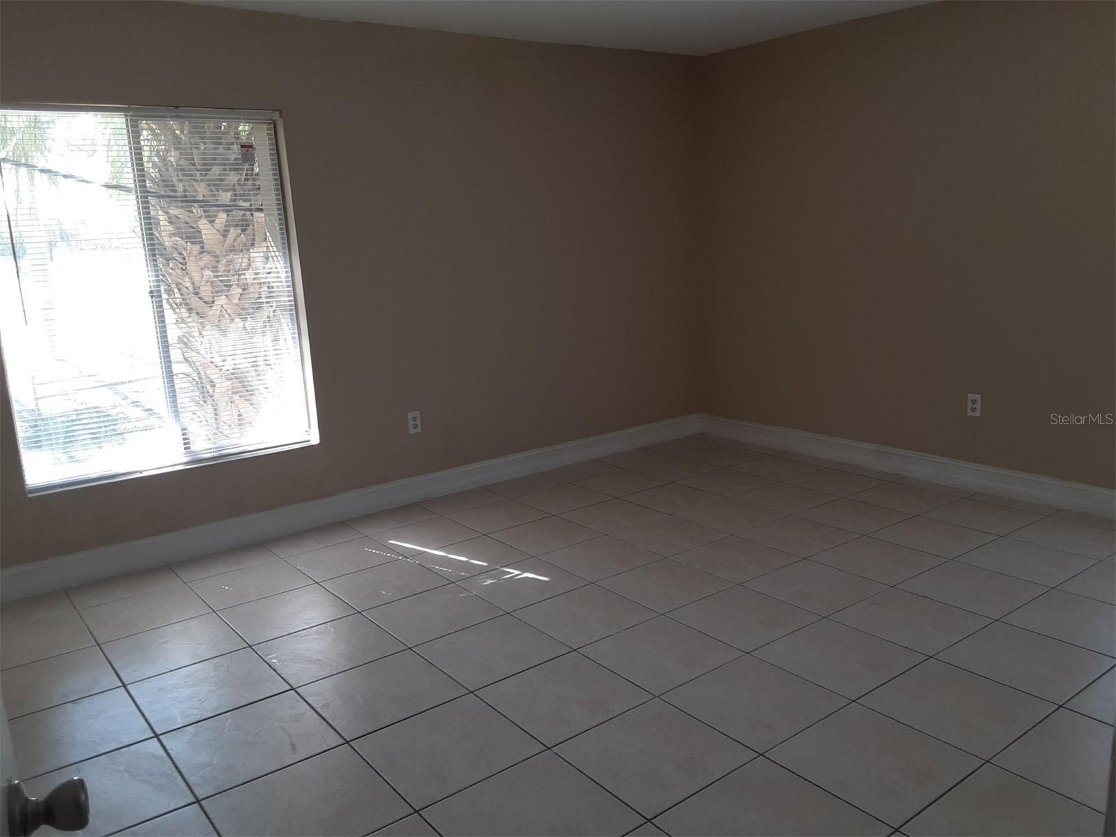 Image 7 of 32 For 1830 Maravilla Avenue 607