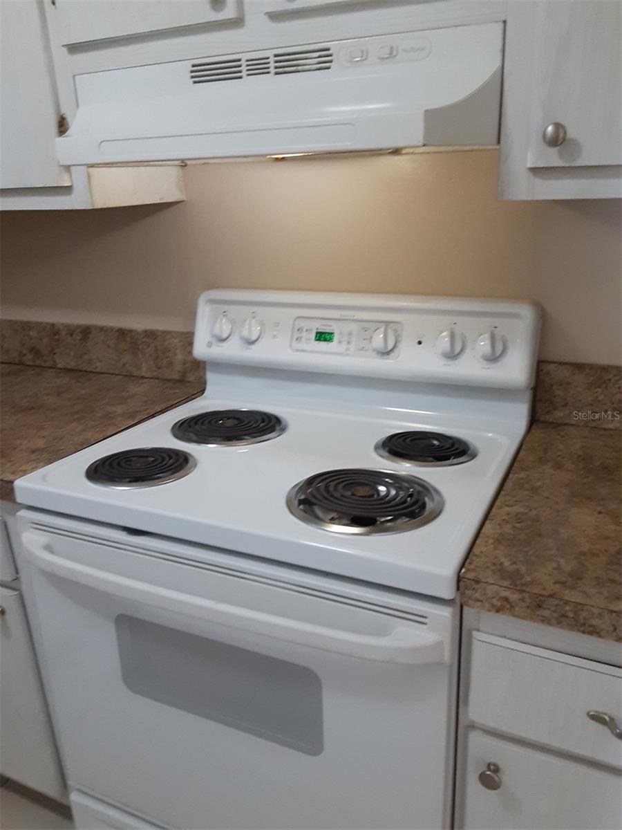 Image 9 of 32 For 1830 Maravilla Avenue 607