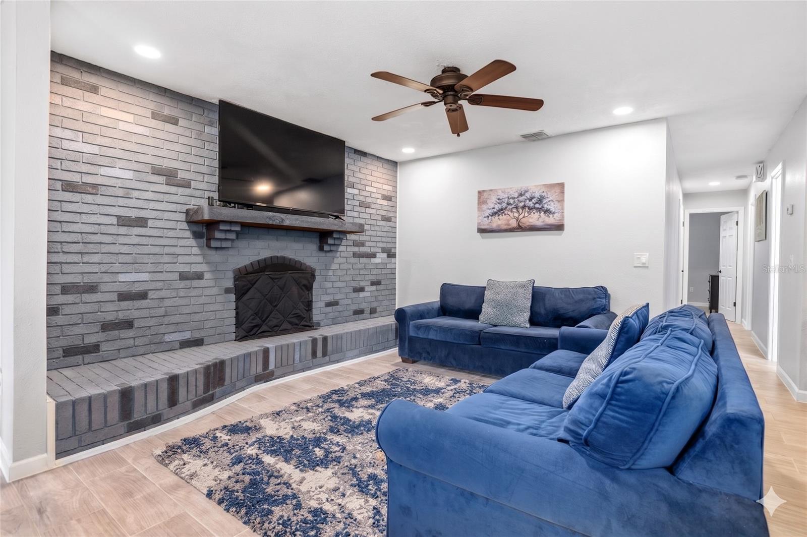 Image 11 of 27 For 354 Hickory Drive