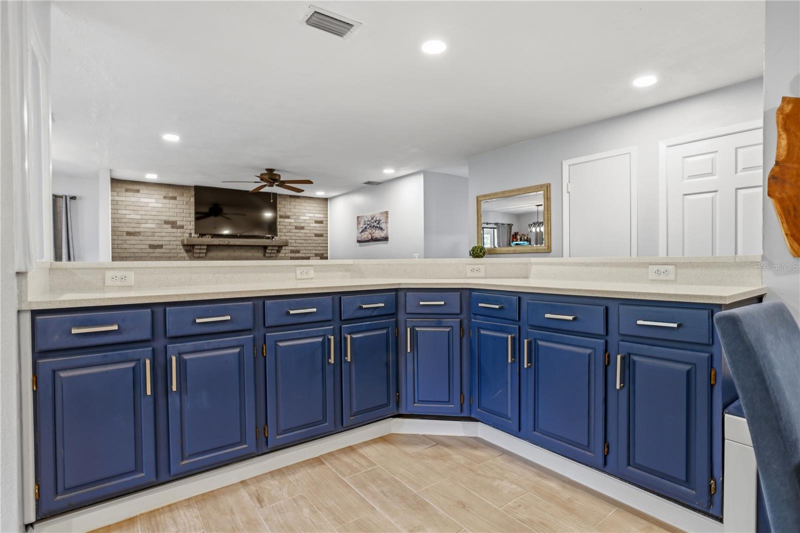 Image 7 of 27 For 354 Hickory Drive