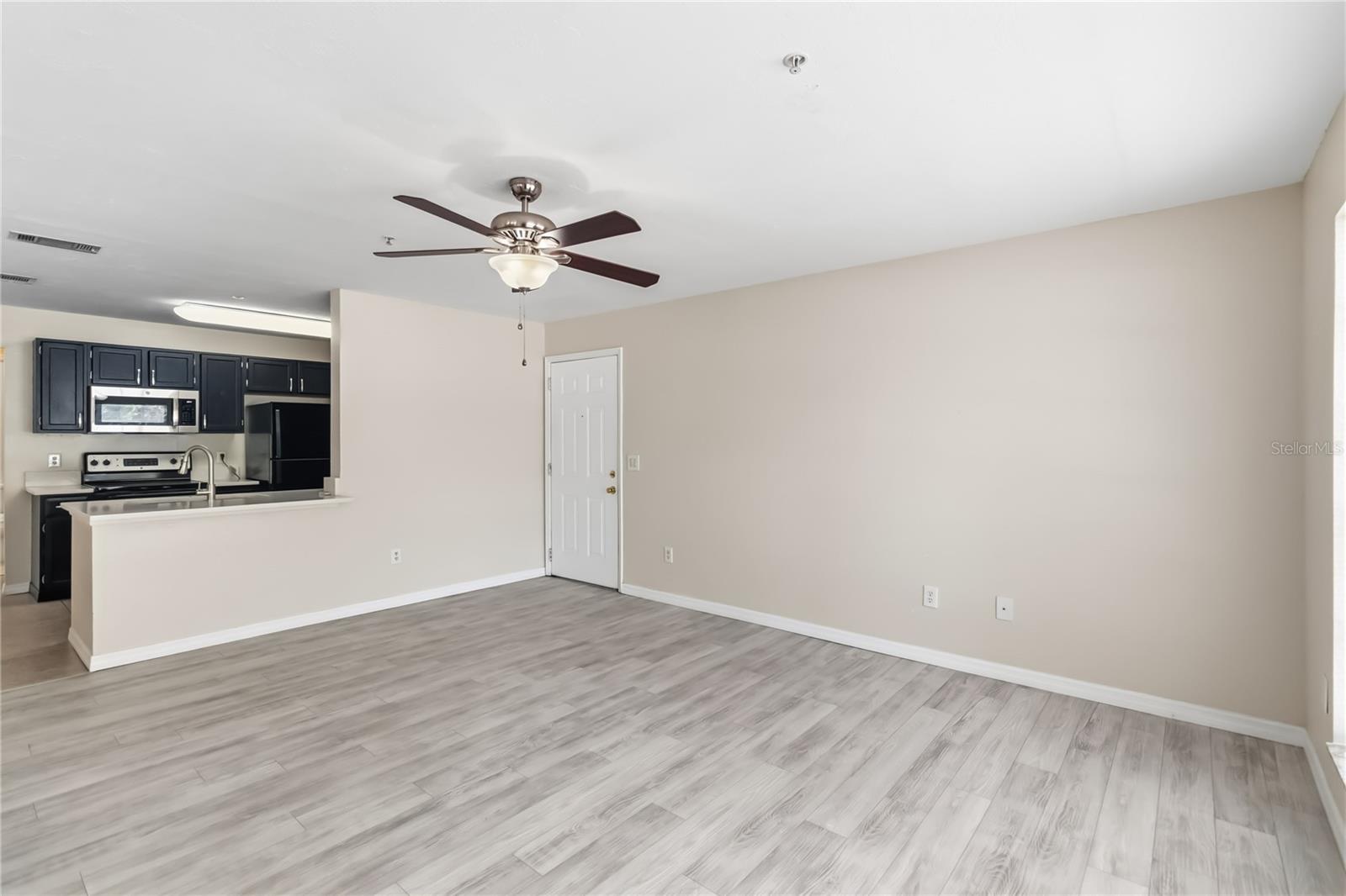 Image 15 of 37 For 995 Northern Dancer Way 105