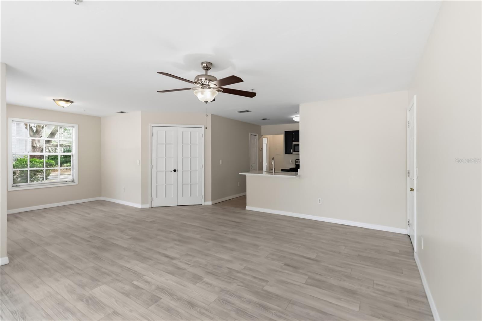 Image 16 of 37 For 995 Northern Dancer Way 105