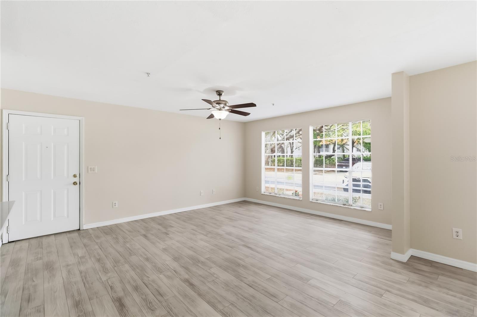 Image 17 of 37 For 995 Northern Dancer Way 105