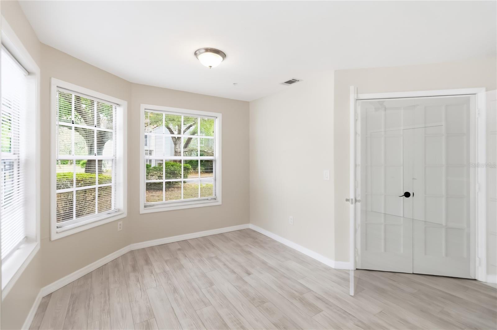 Image 19 of 37 For 995 Northern Dancer Way 105