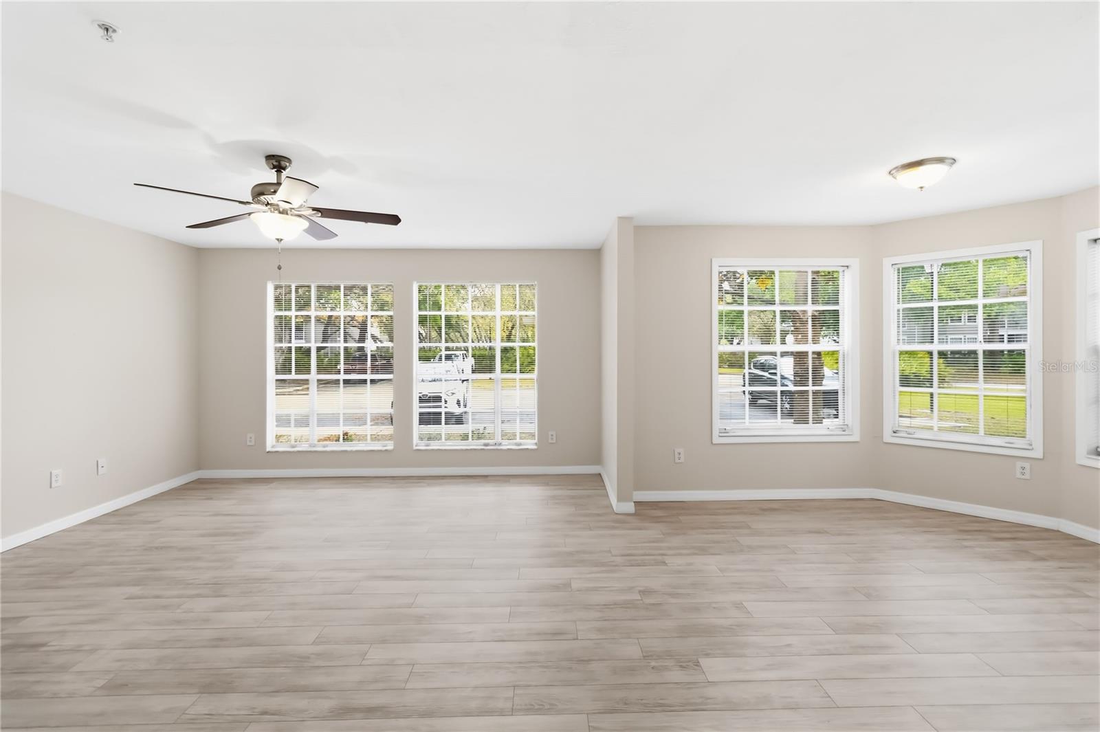 Image 23 of 37 For 995 Northern Dancer Way 105