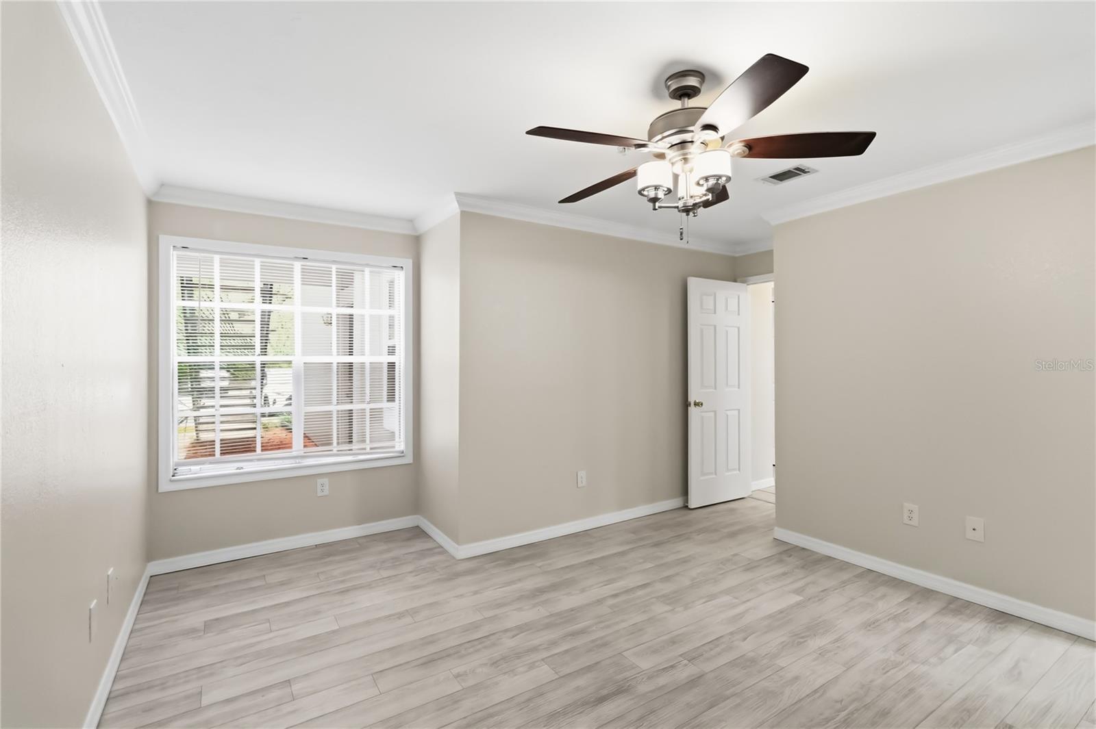 Image 25 of 37 For 995 Northern Dancer Way 105