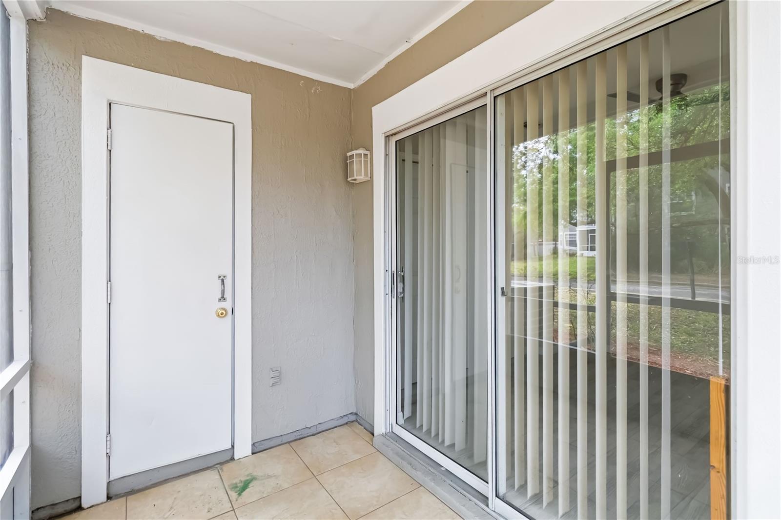 Image 29 of 37 For 995 Northern Dancer Way 105