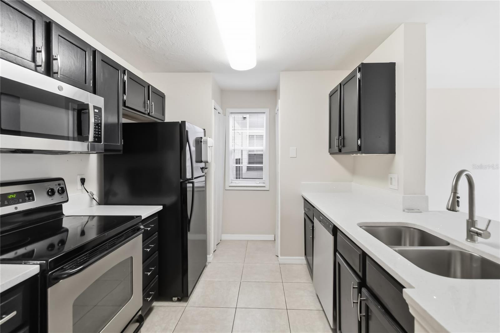 Image 8 of 37 For 995 Northern Dancer Way 105