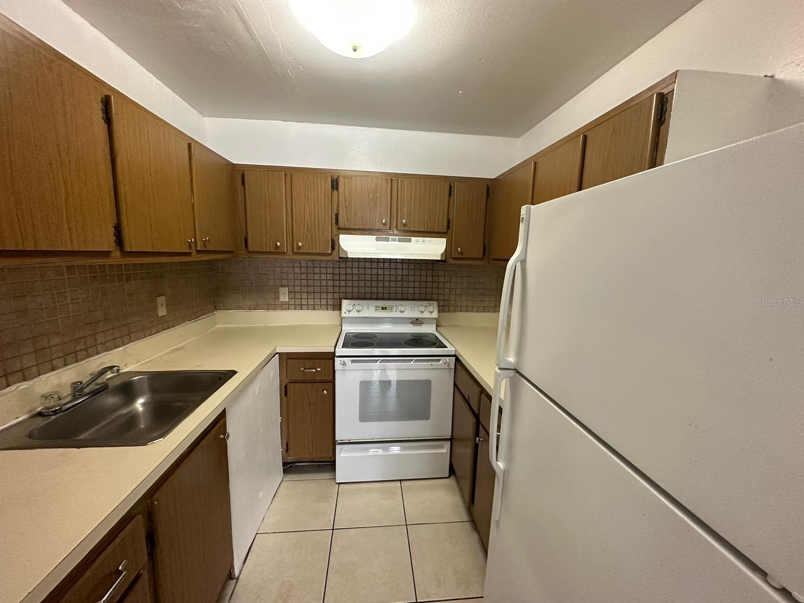 Image 7 of 28 For 1830 Maravilla Avenue 202