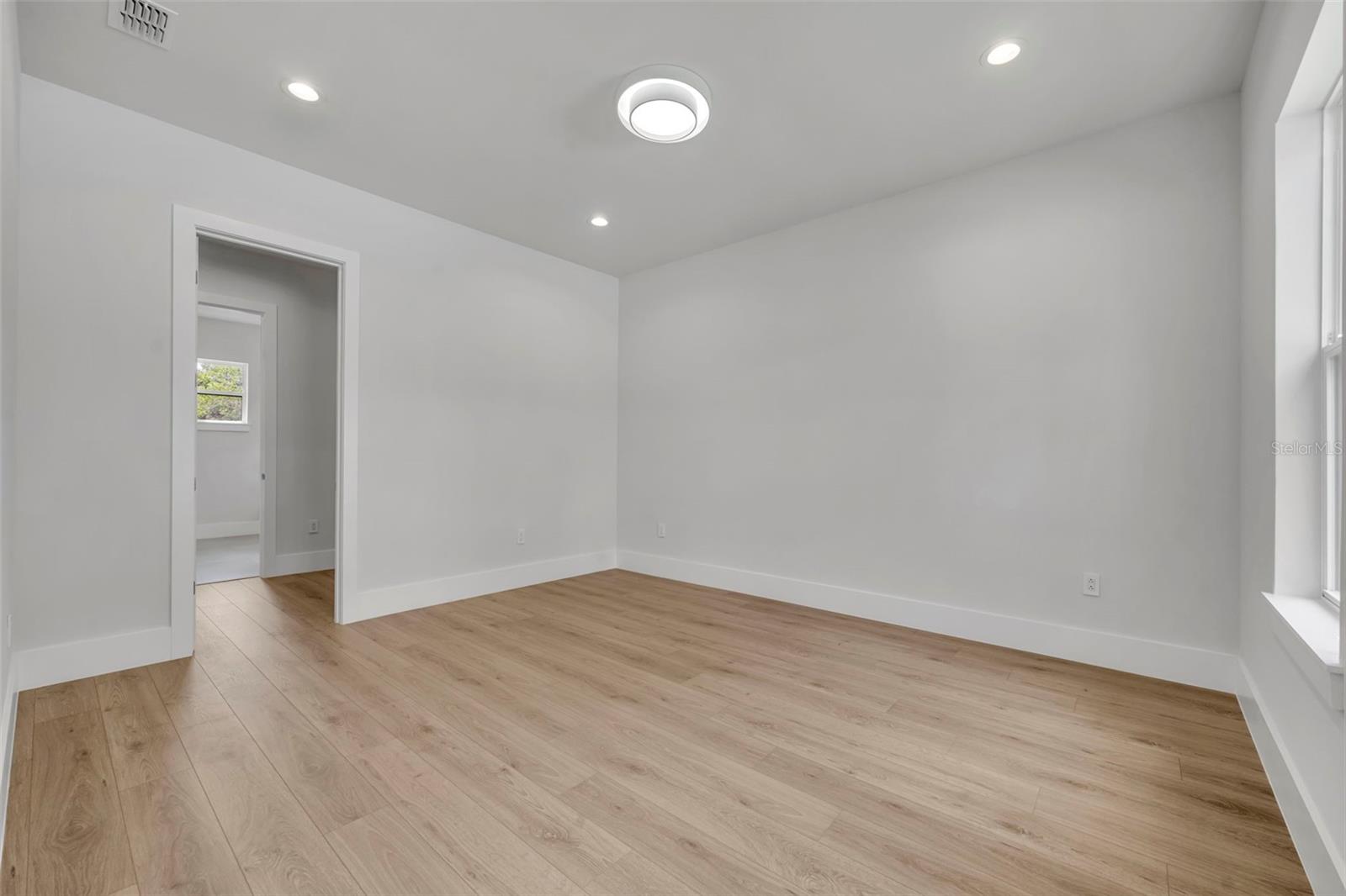 Image 20 of 46 For 102 Bell Place