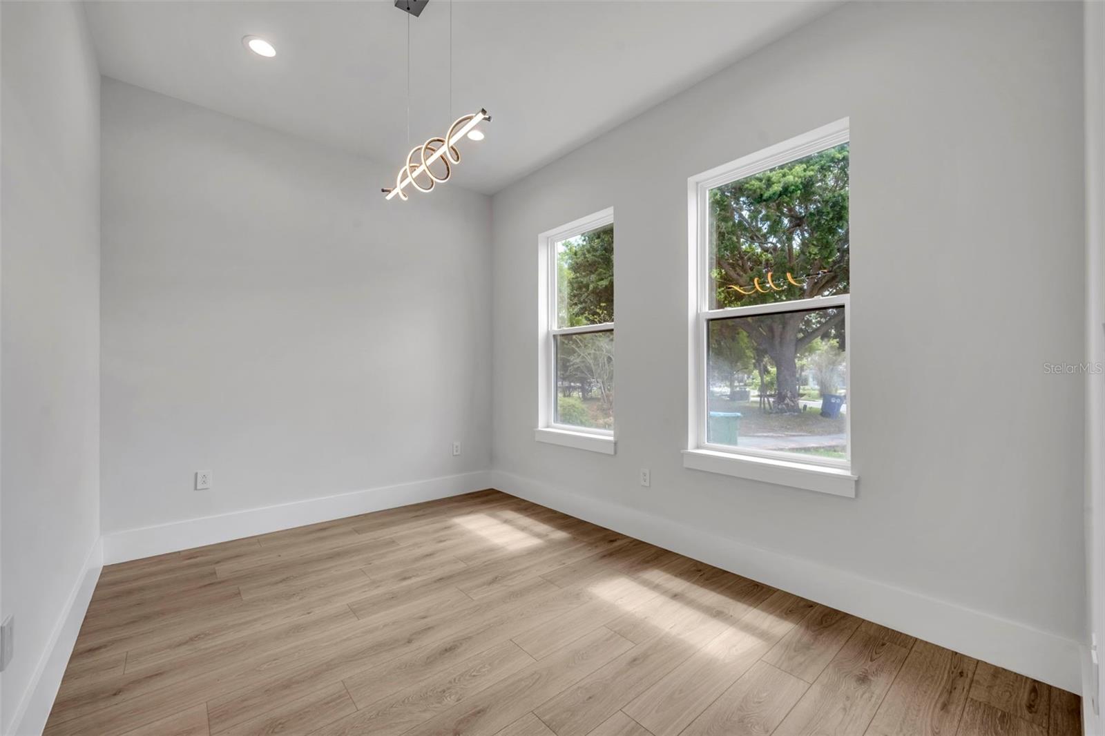 Image 27 of 46 For 102 Bell Place