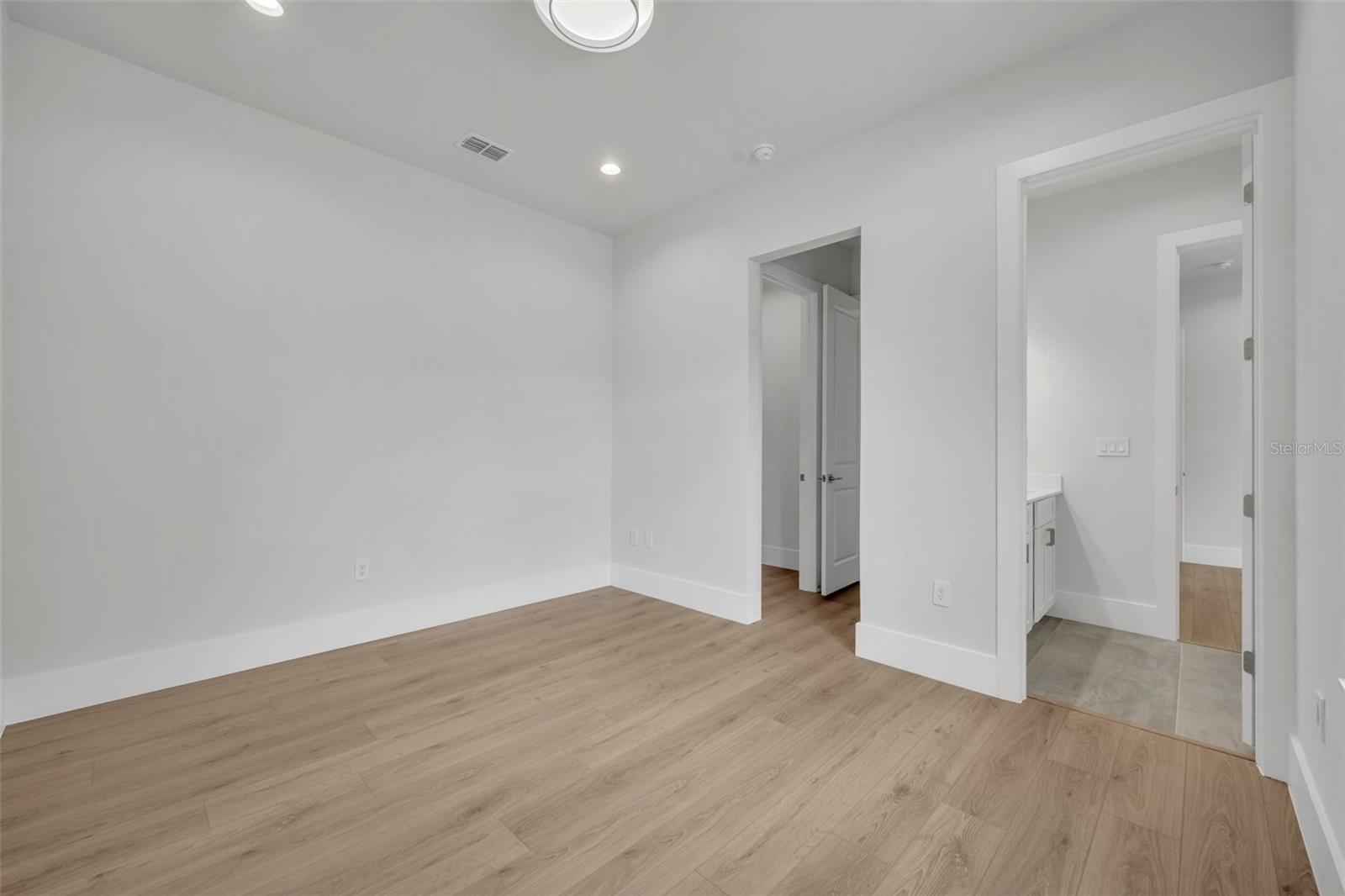 Image 30 of 46 For 102 Bell Place