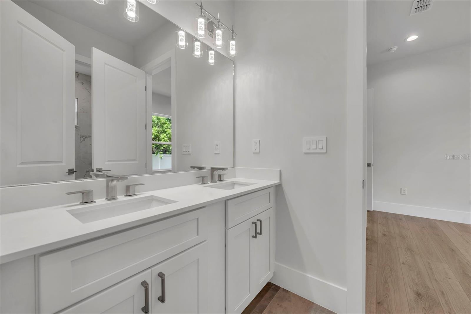 Image 31 of 46 For 102 Bell Place