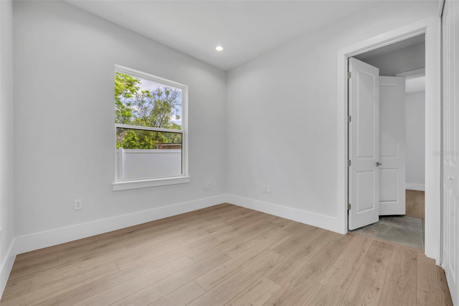 Image 33 of 46 For 102 Bell Place