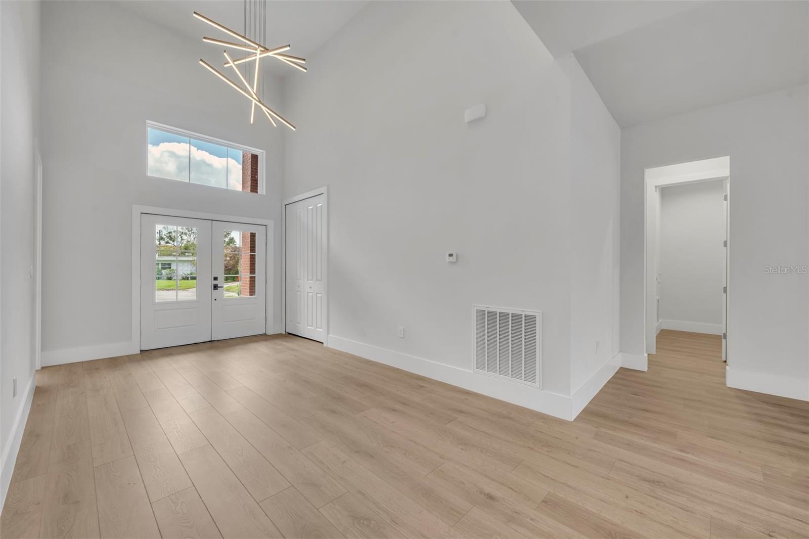 Image 5 of 46 For 102 Bell Place