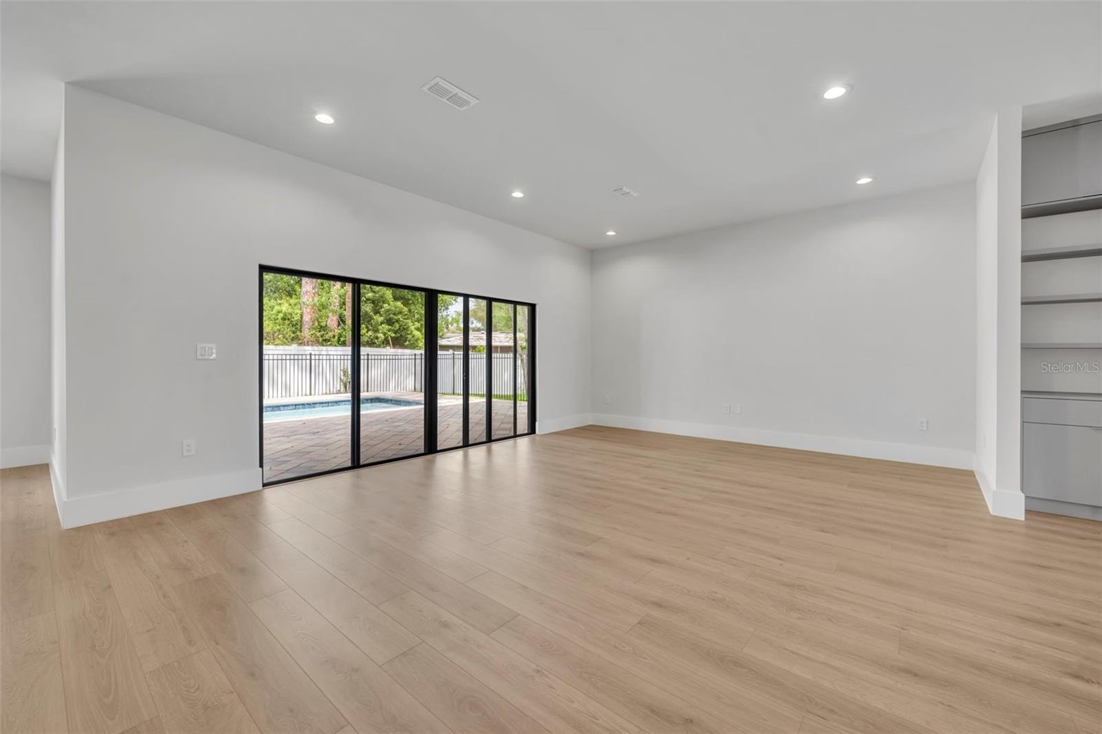 Image 7 of 46 For 102 Bell Place