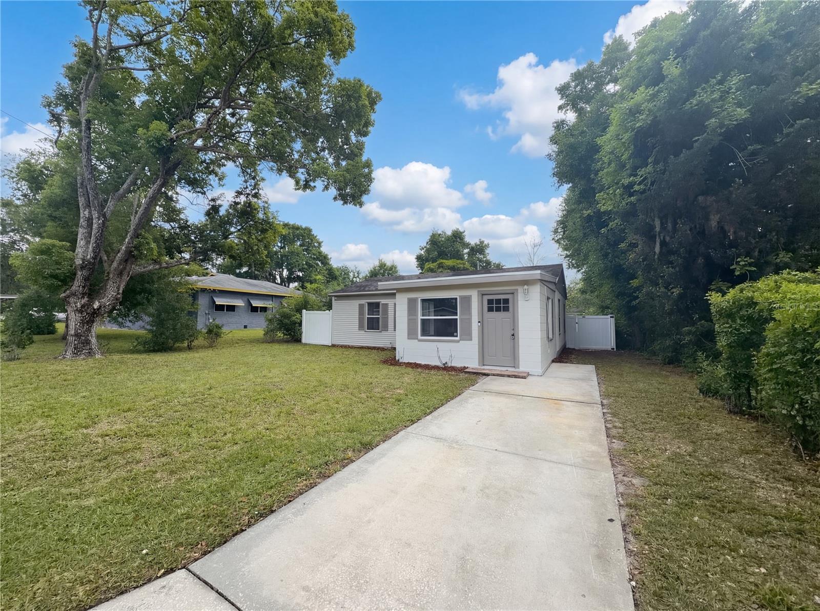 Image 14 of 17 For 324 Bassedena Circle S