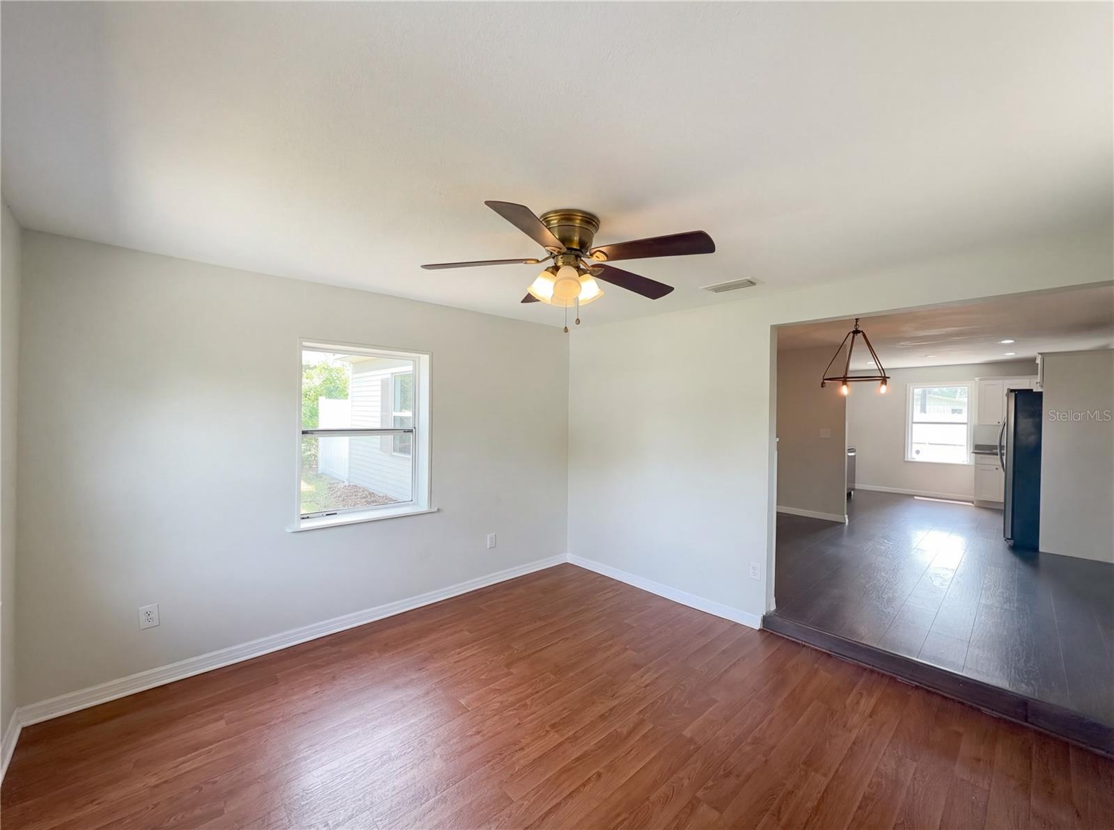 Image 3 of 17 For 324 Bassedena Circle S