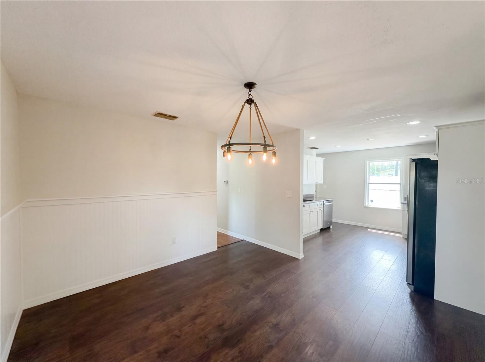Image 6 of 17 For 324 Bassedena Circle S