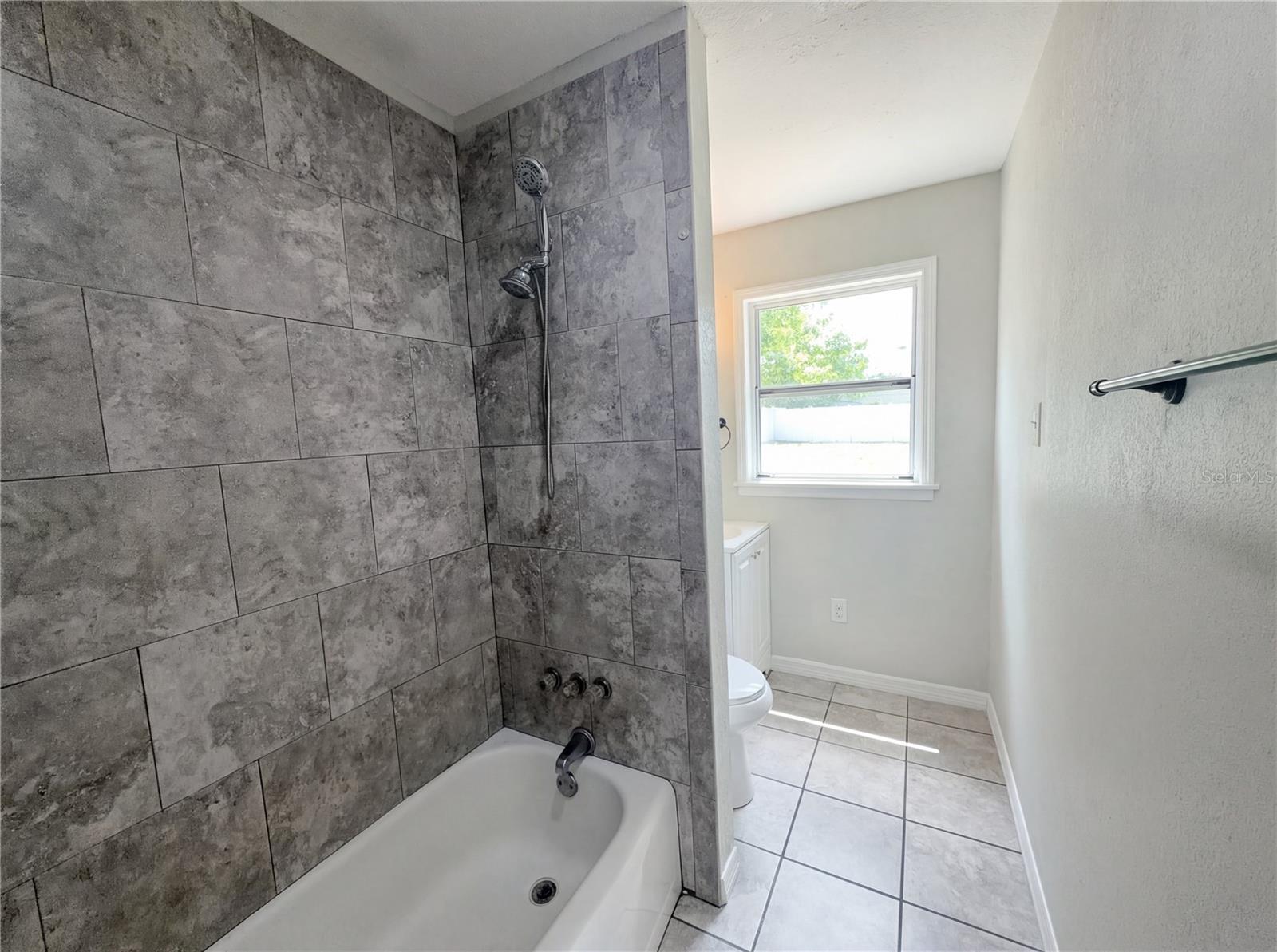 Image 7 of 17 For 324 Bassedena Circle S