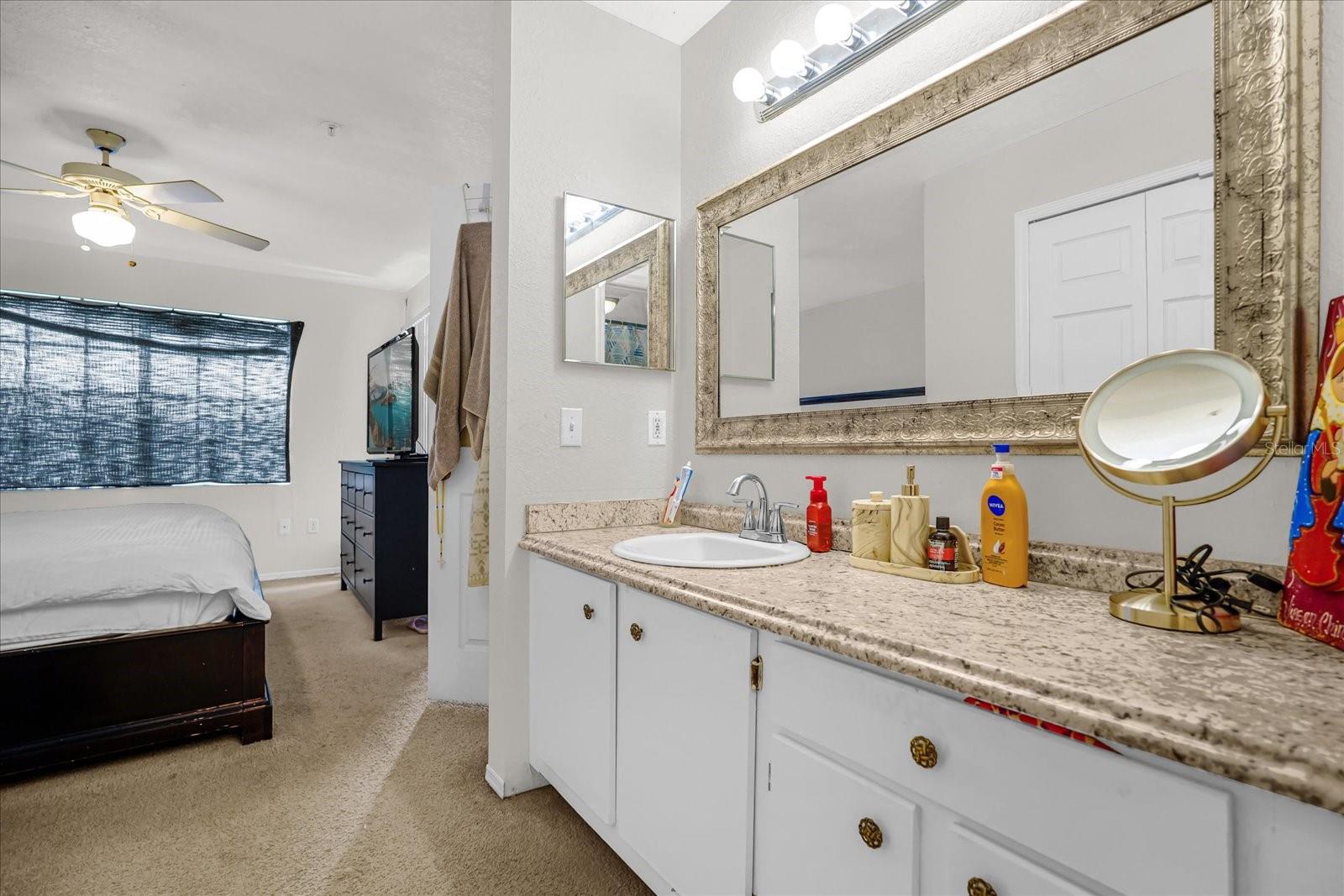 Image 17 of 22 For 13803 Fairway Island Drive 1626