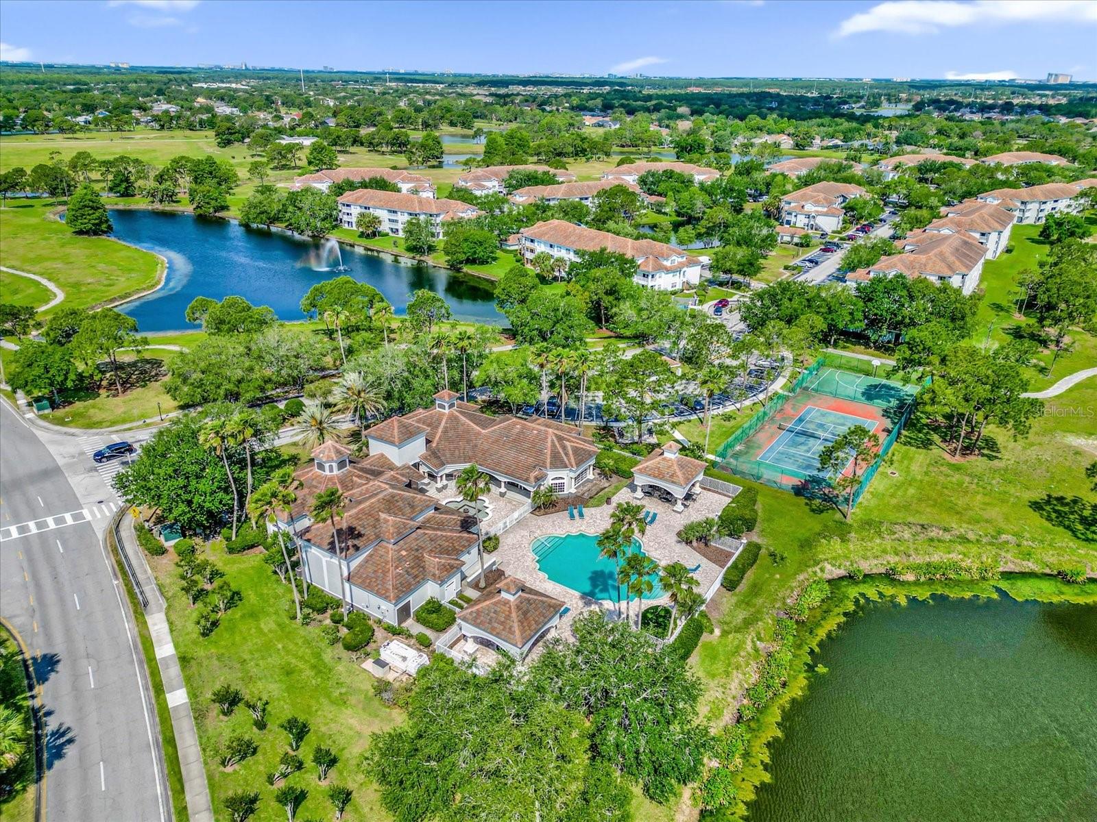 Image 5 of 22 For 13803 Fairway Island Drive 1626