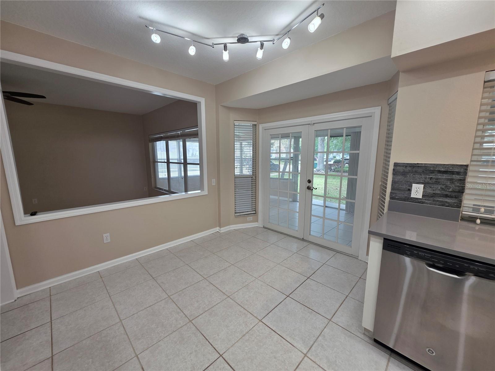 Image 10 of 34 For 289 Hanging Moss Circle