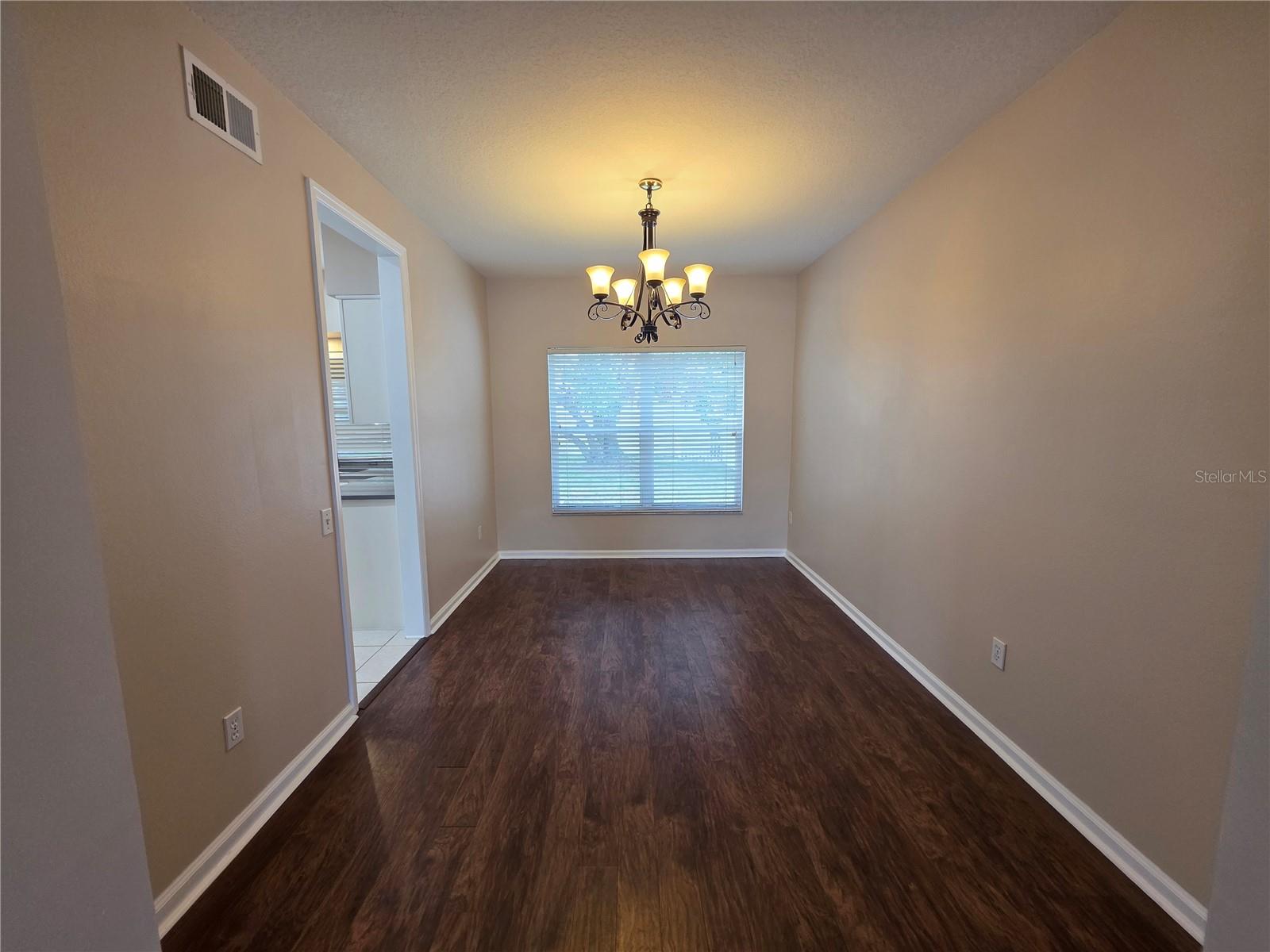 Image 7 of 34 For 289 Hanging Moss Circle