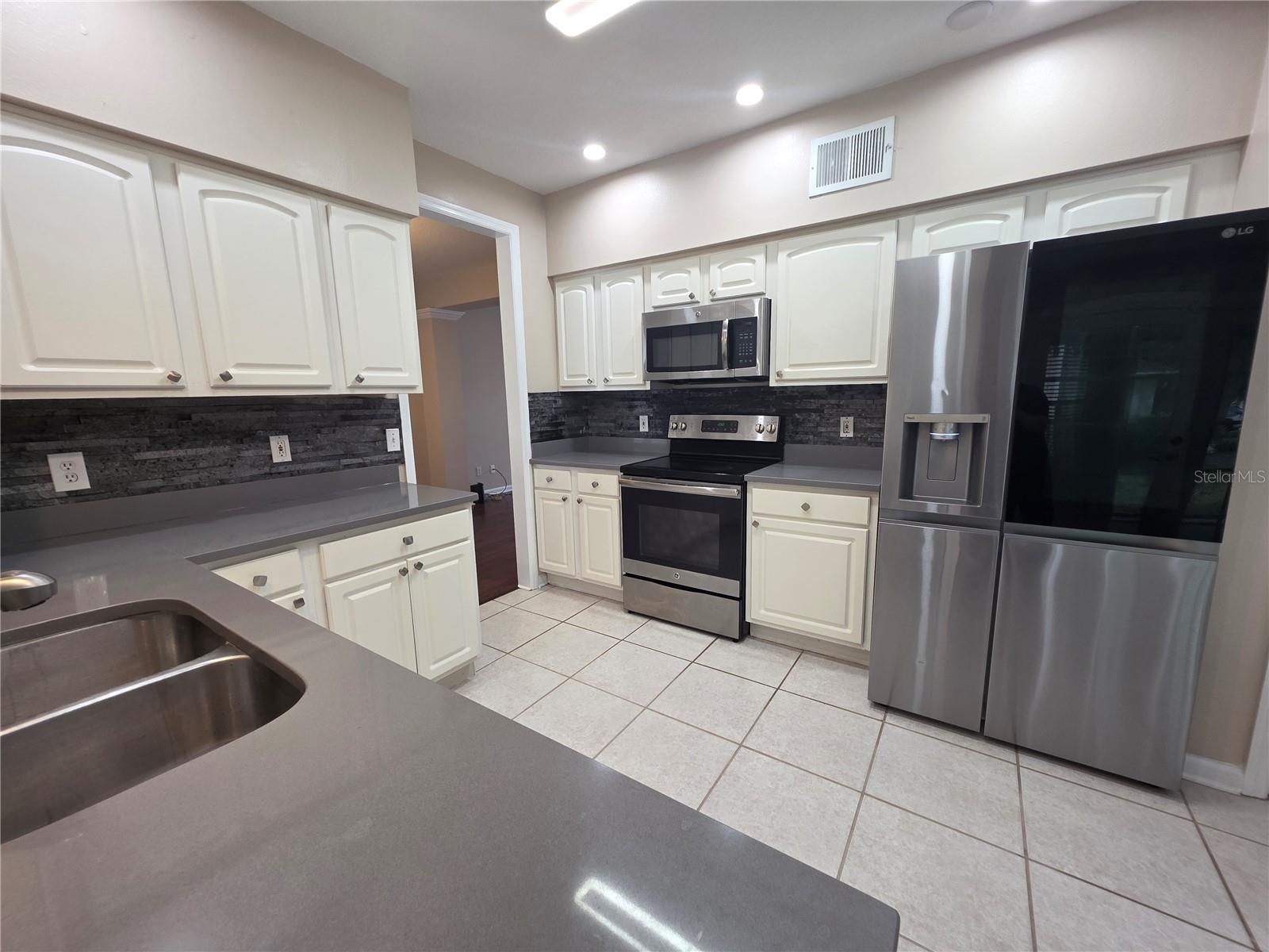 Image 8 of 34 For 289 Hanging Moss Circle