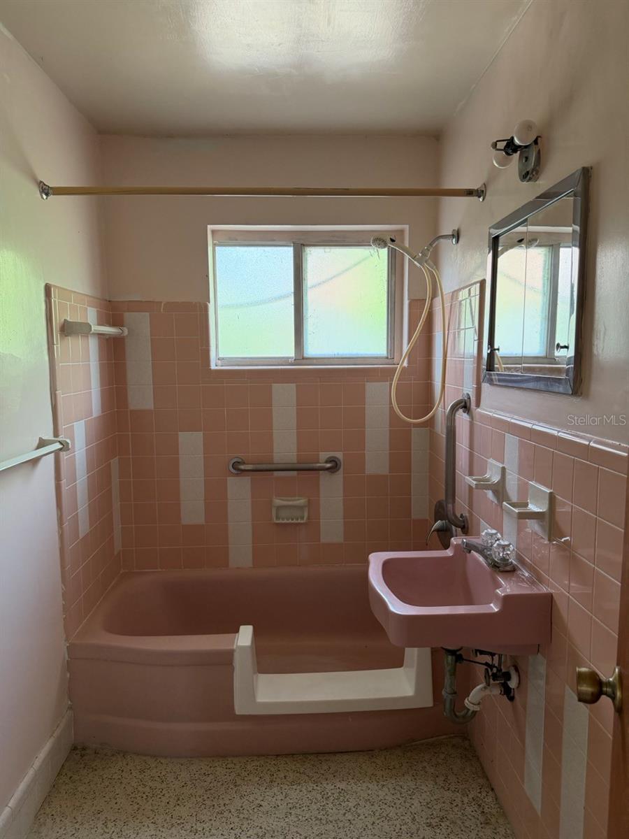 Image 11 of 13 For 120 Fairfax Avenue