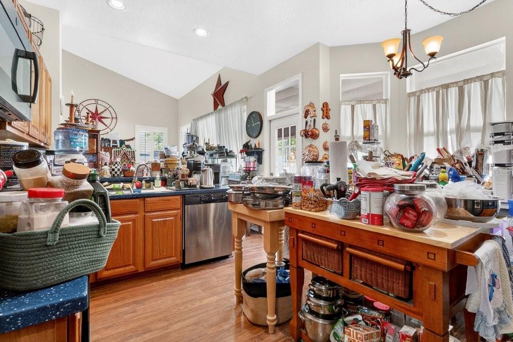 Listing photo id 11 for 3403 Gatlin Place Circle