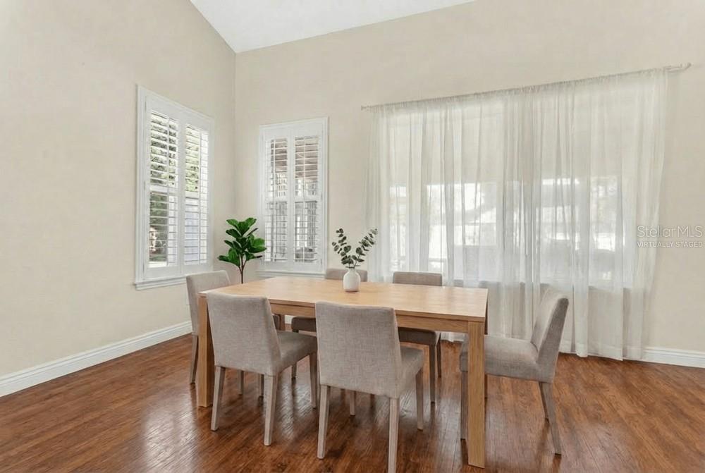 Listing photo id 12 for 3403 Gatlin Place Circle