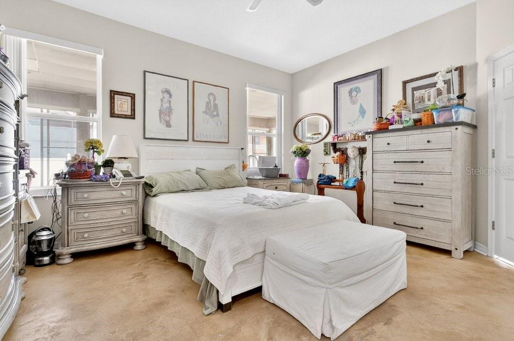 Listing photo id 18 for 3403 Gatlin Place Circle