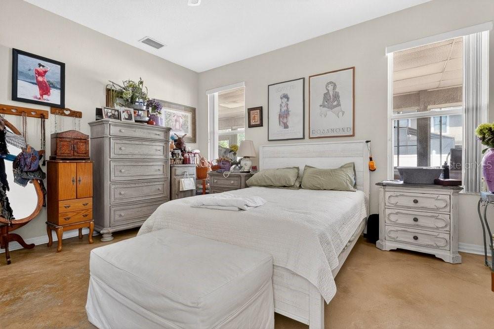Listing photo id 19 for 3403 Gatlin Place Circle