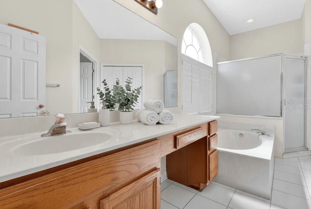 Listing photo id 20 for 3403 Gatlin Place Circle