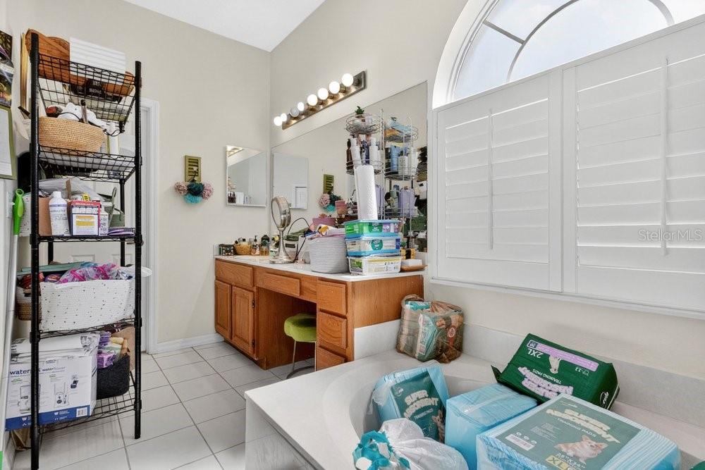 Listing photo id 22 for 3403 Gatlin Place Circle