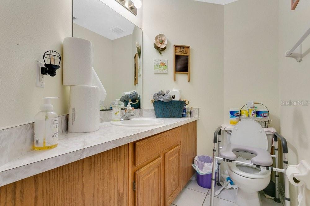 Listing photo id 23 for 3403 Gatlin Place Circle