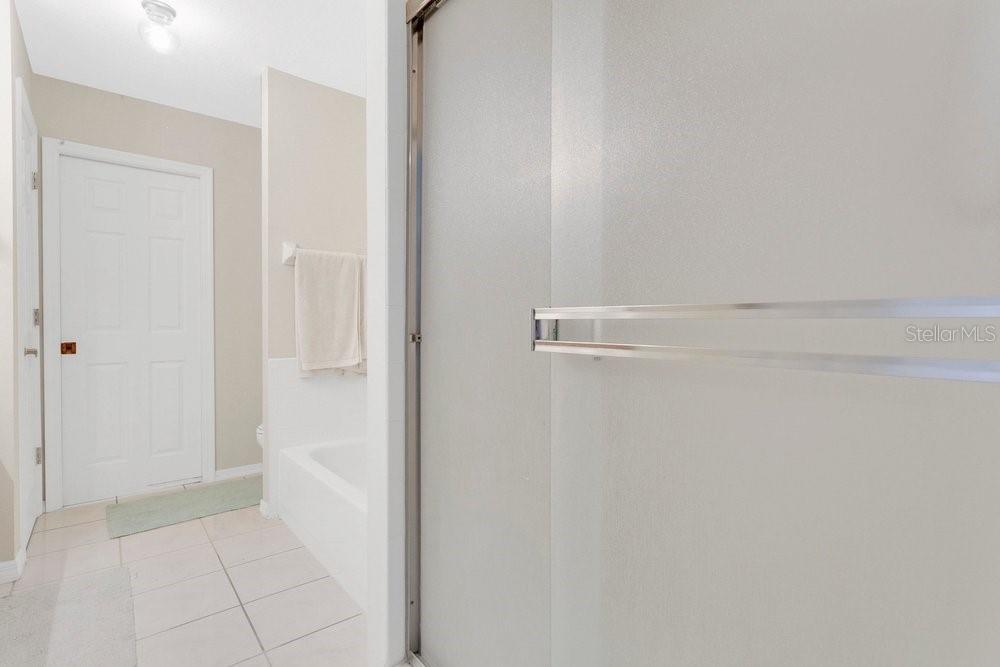 Listing photo id 33 for 3403 Gatlin Place Circle