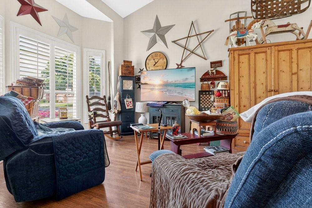 Listing photo id 3 for 3403 Gatlin Place Circle