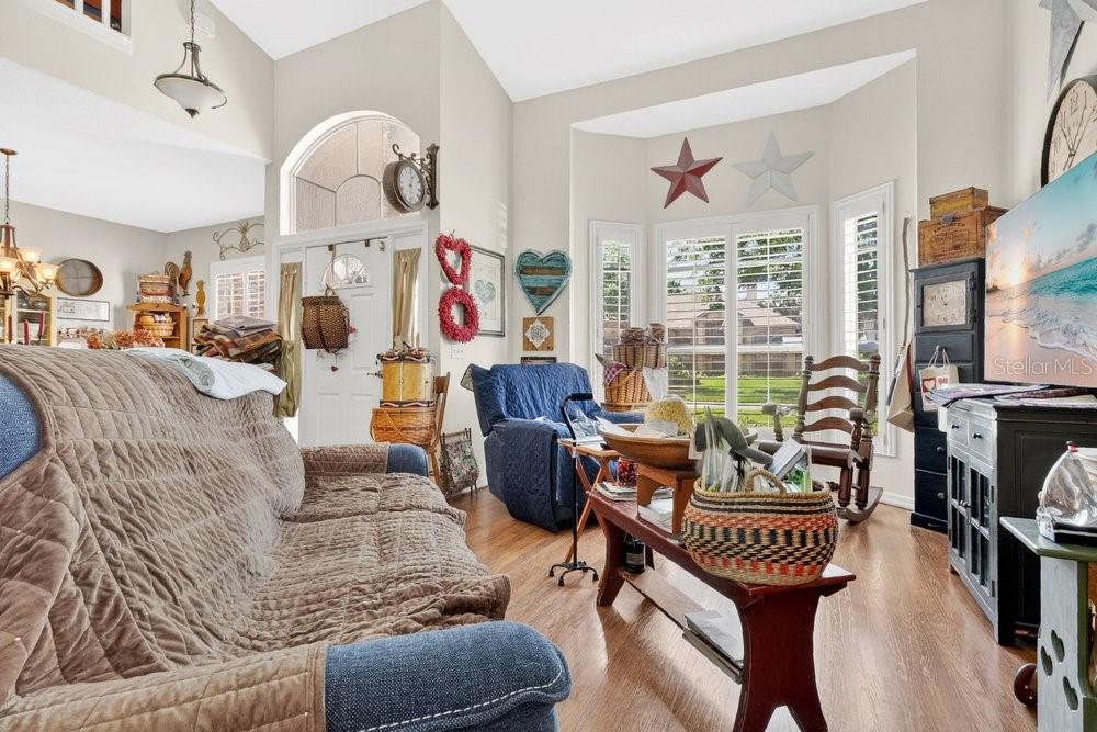 Listing photo id 4 for 3403 Gatlin Place Circle