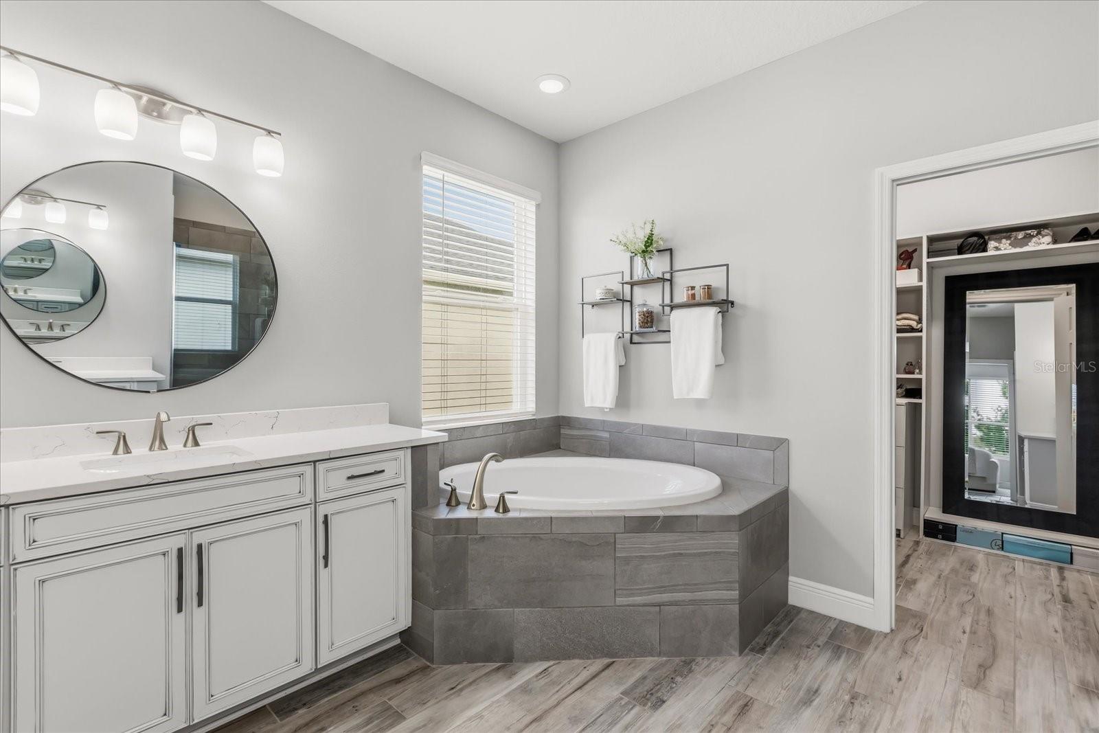 Image 16 of 47 For 1169 Fieldstone Circle