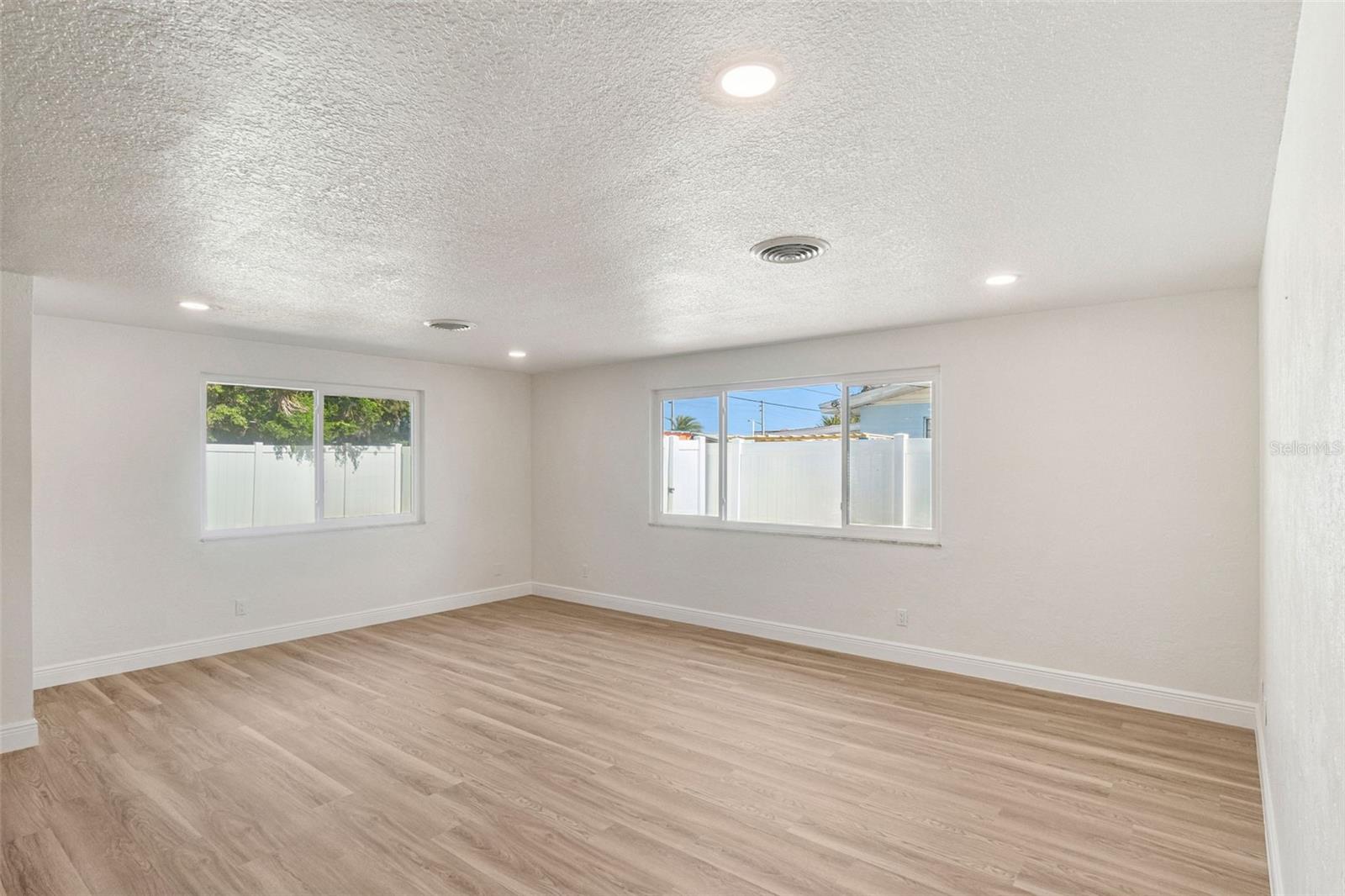 Image 26 of 47 For 3050 Princeton Avenue