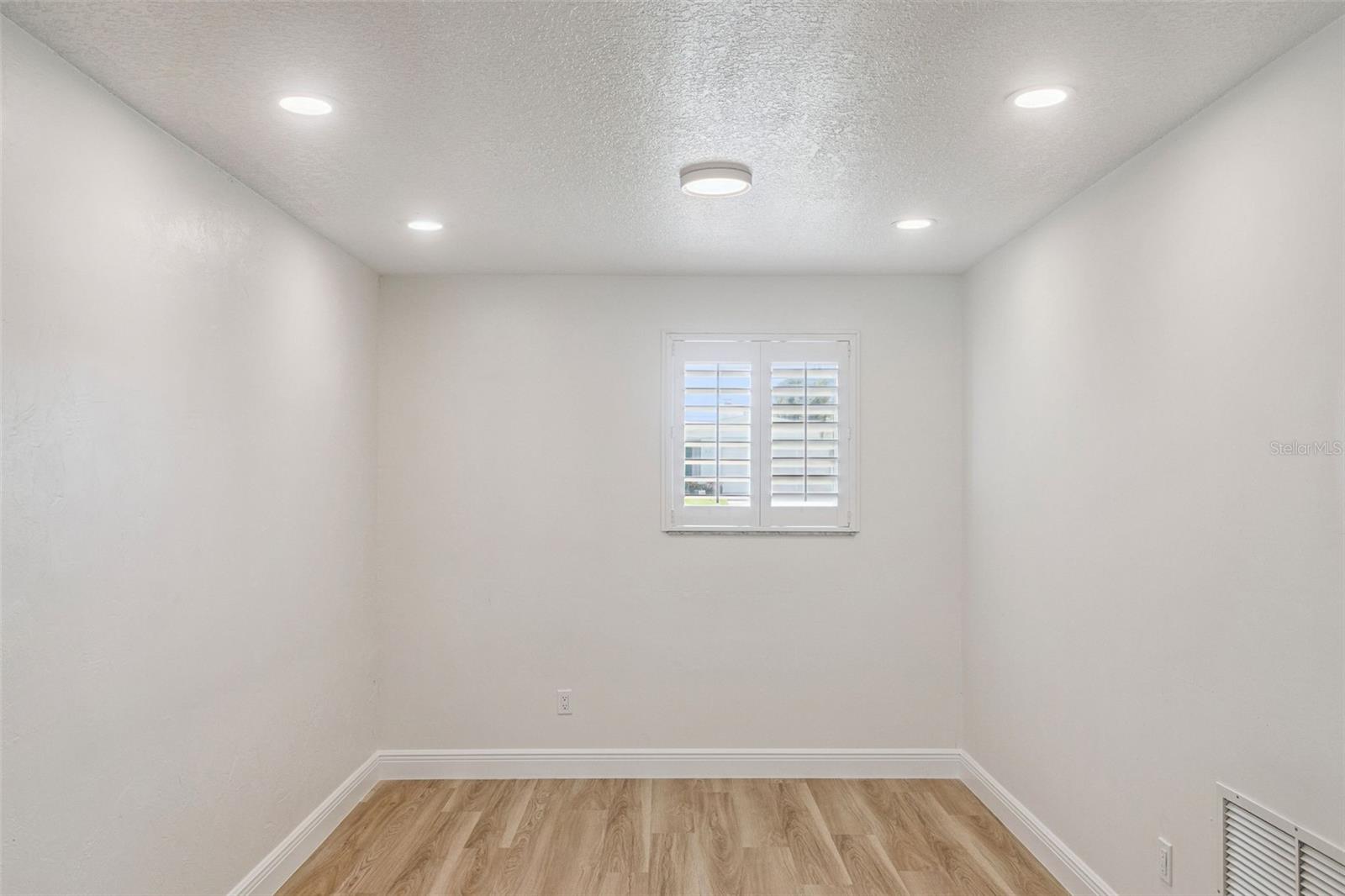 Image 27 of 47 For 3050 Princeton Avenue