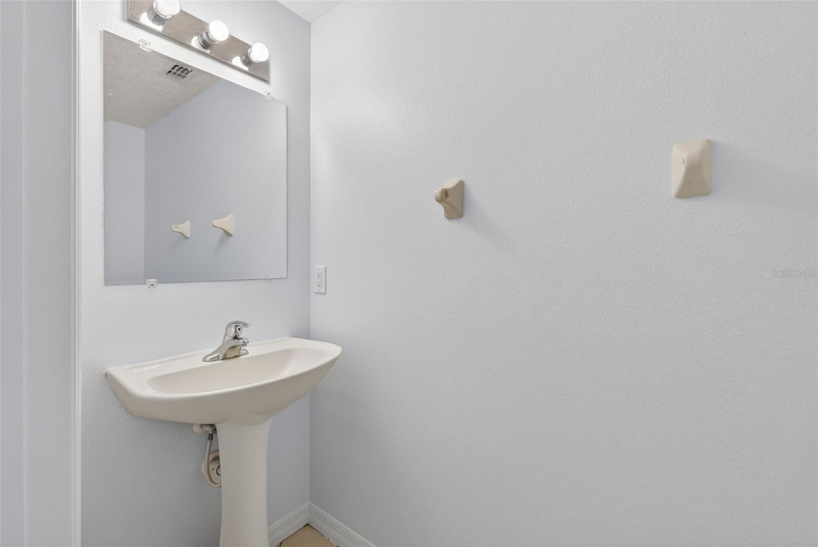 Image 18 of 44 For 721 Fortanini Circle