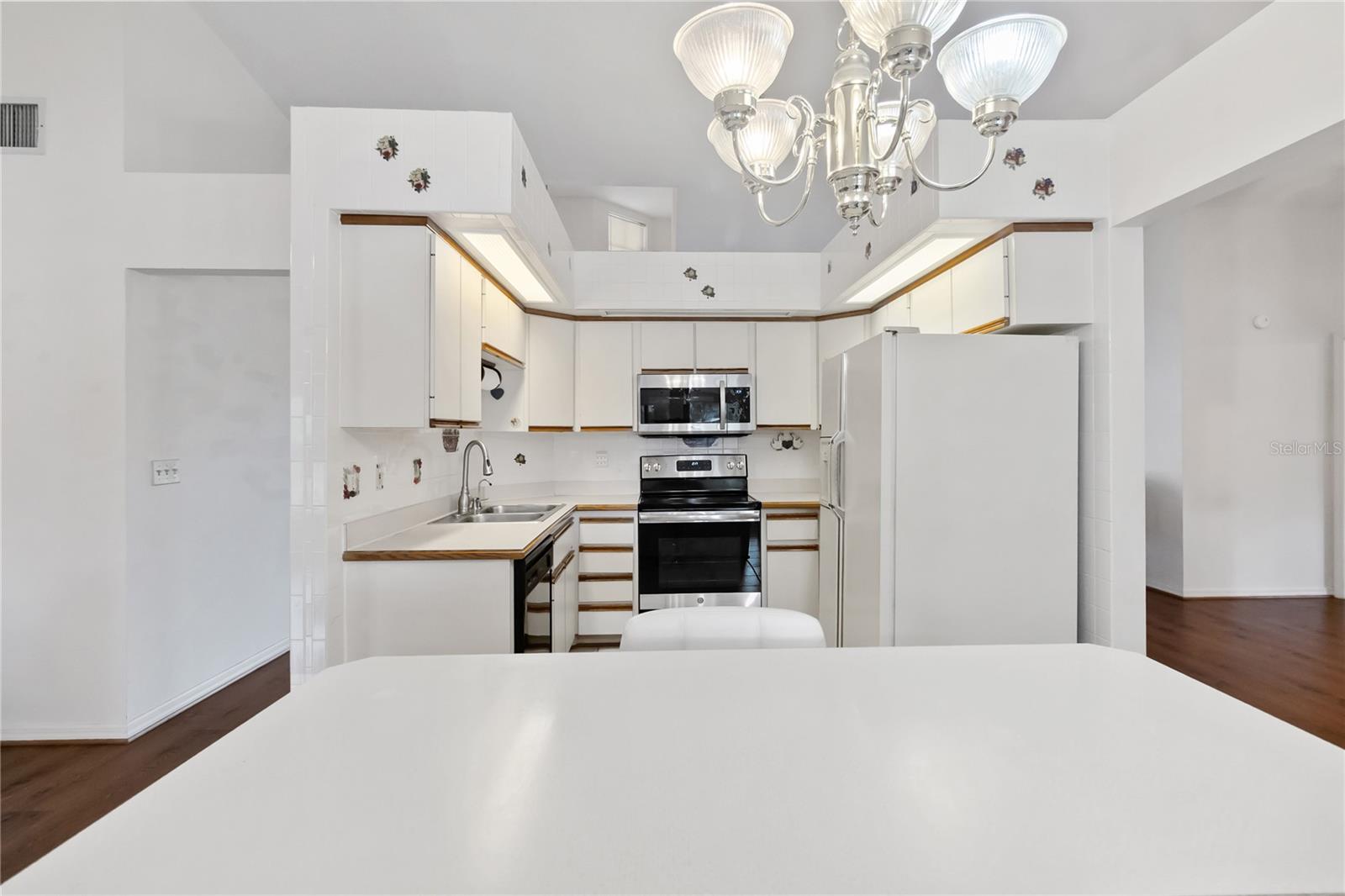 Image 10 of 36 For 9835 Lakeshore Drive