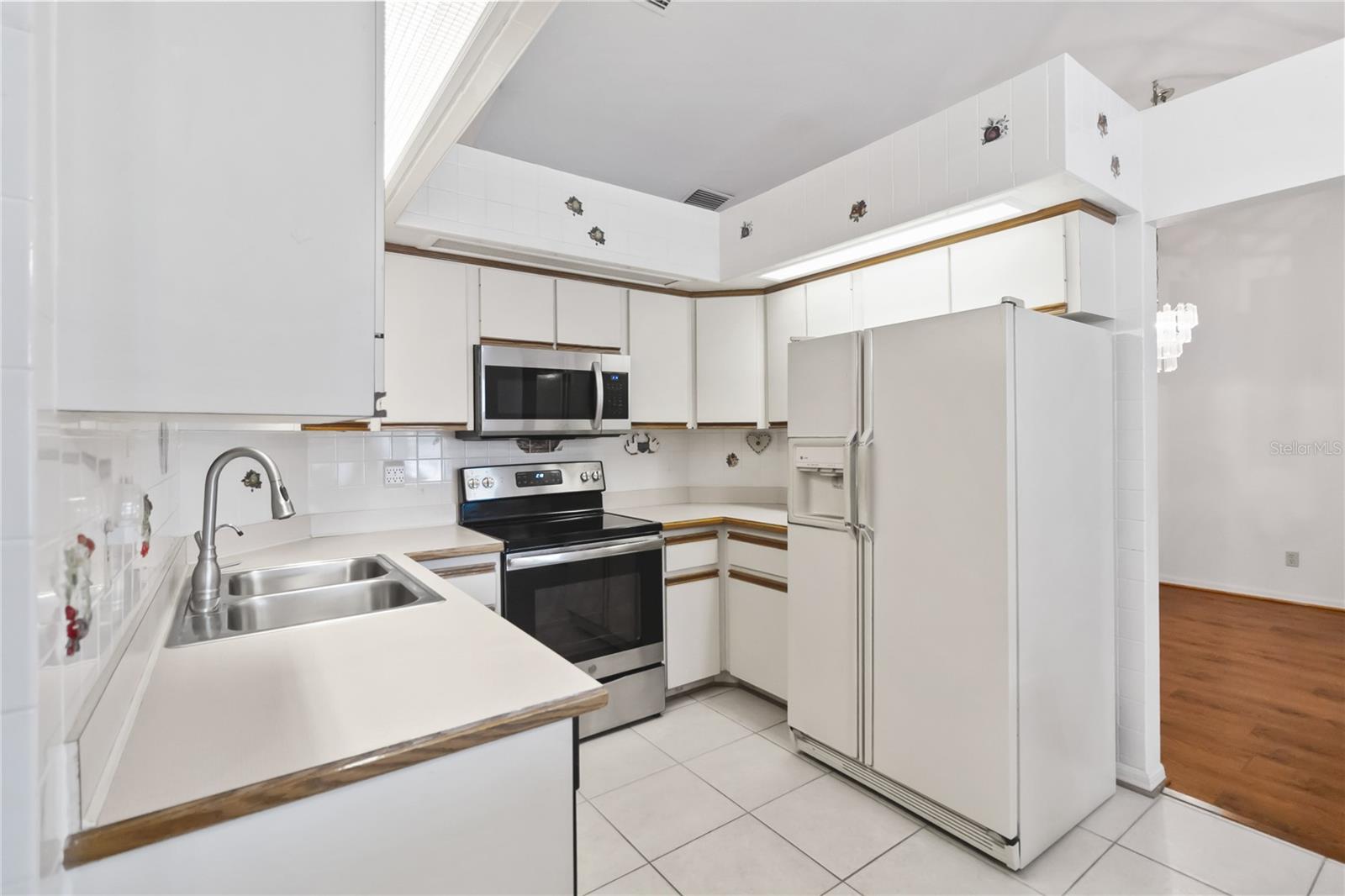 Image 11 of 36 For 9835 Lakeshore Drive