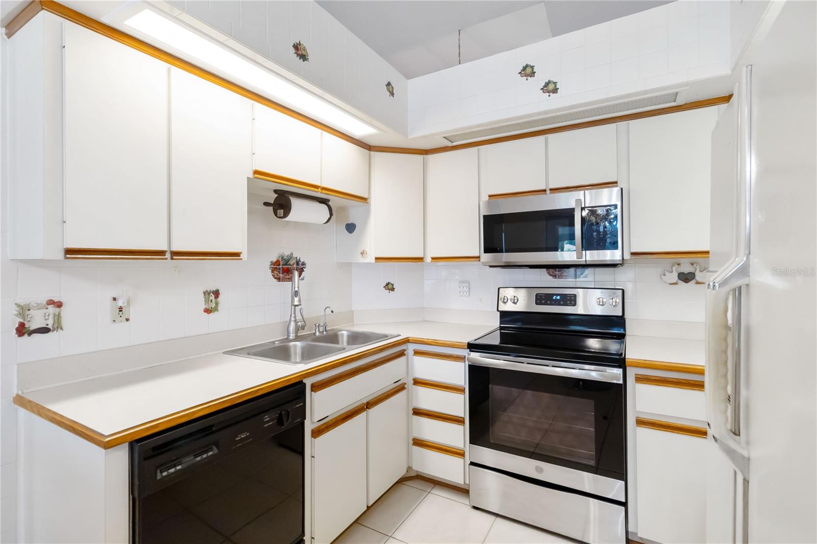 Image 12 of 36 For 9835 Lakeshore Drive